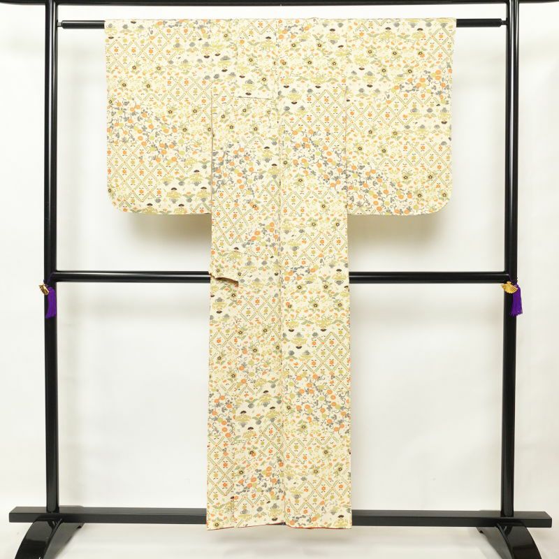 小紋  良品 しつけ糸付き 縮緬 総柄 正絹 花柄 袷仕立て クリーム_画像2