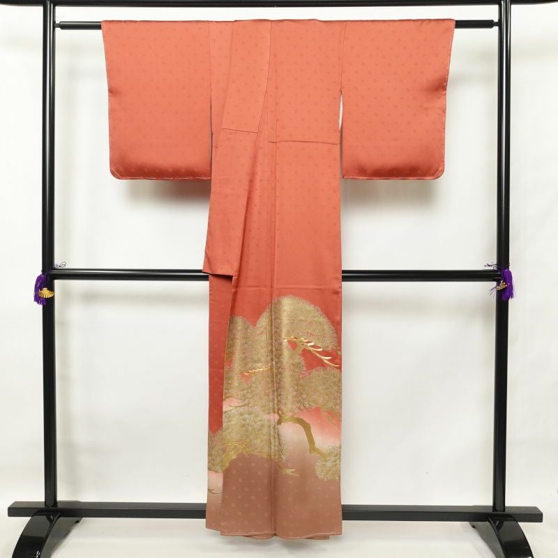 色留袖 良品 一つ紋付き しつけ糸付き 羽二重 金駒刺繍 箔 正絹 共八掛 古典柄 袷仕立て 小豆・エンジ_画像2