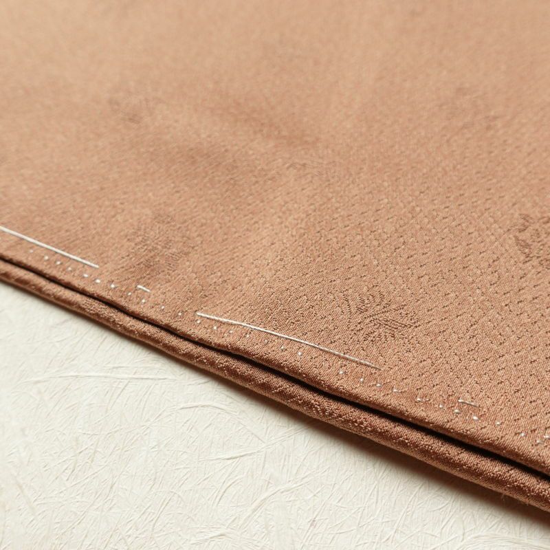 色留袖 良品 一つ紋付き しつけ糸付き 羽二重 金駒刺繍 箔 正絹 共八掛 古典柄 袷仕立て 小豆・エンジ_画像13