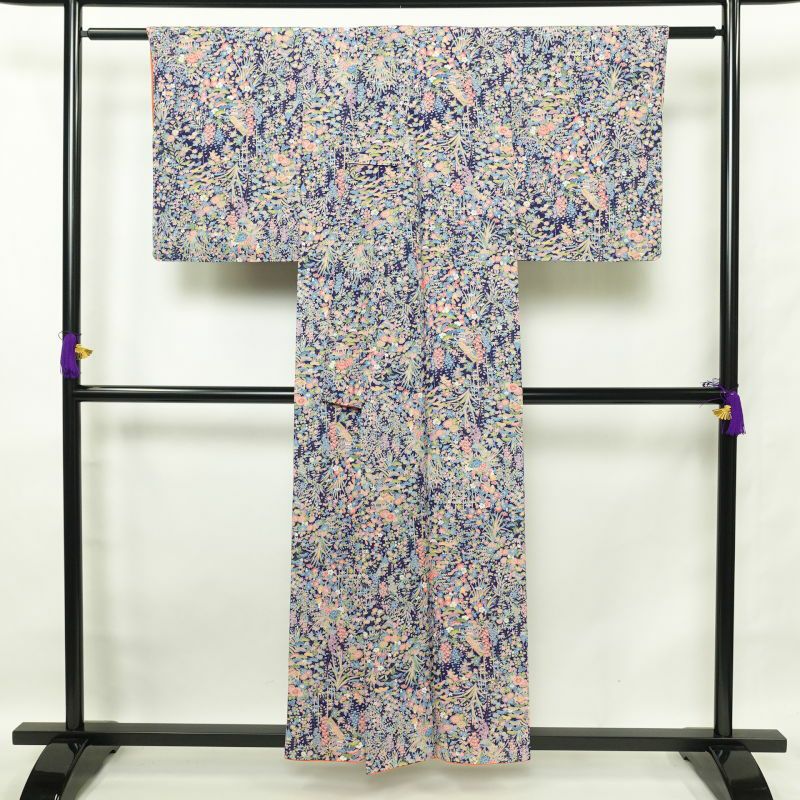 小紋  縮緬 しつけ糸付き 総柄 正絹 古典柄 袷仕立て 青・紺_画像2