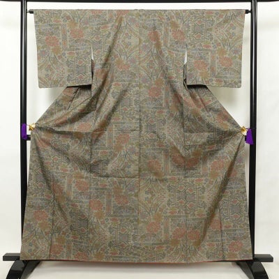 紬 美品 しつけ糸付き 正絹 幾何学柄・抽象柄 身丈162cm 裄丈65cm 袷仕立て 緑・うぐいす色