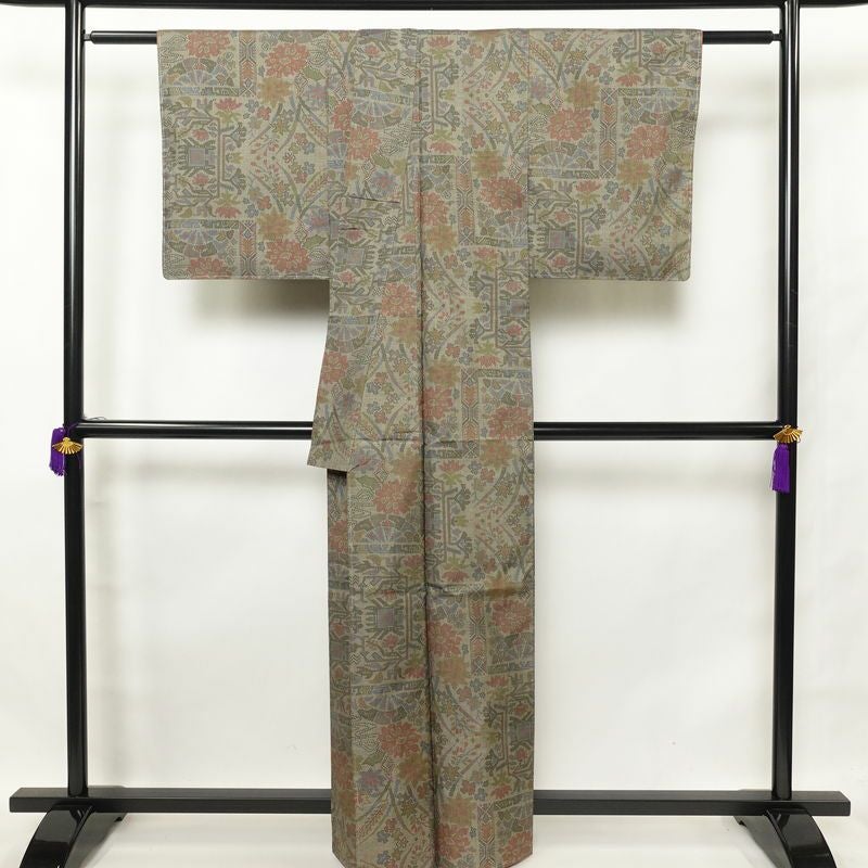 紬 美品 しつけ糸付き 正絹 幾何学柄・抽象柄 袷仕立て 緑・うぐいす色_画像2