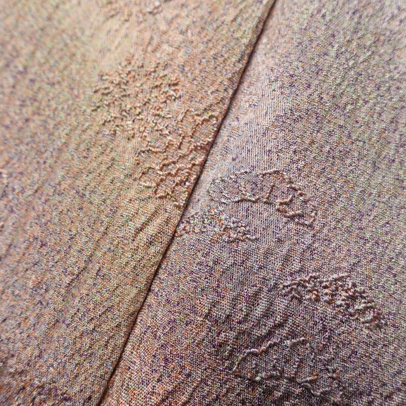 小紋 美品 徳川蒔絵 正絹 ぼかし 木の葉・植物柄 袷仕立て 紫・藤色_画像8