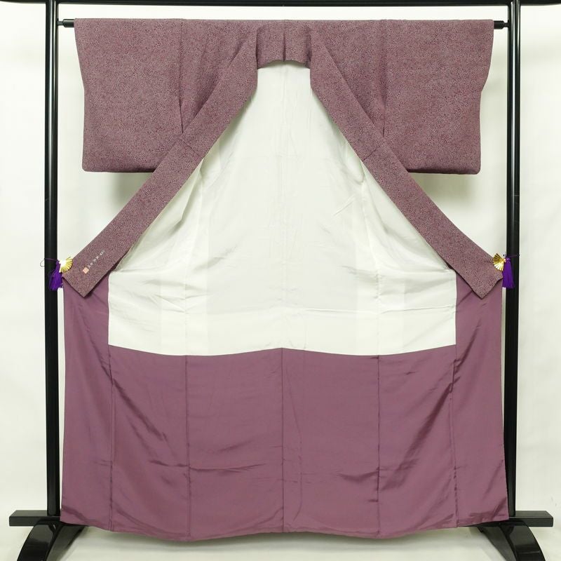 江戸小紋 良品 黒岩秀硯 落款入り 小紋 身丈162.5cm 裄丈63.5cm 縮緬 着物 正絹 古典柄 袷仕立て 紫・藤色_画像3
