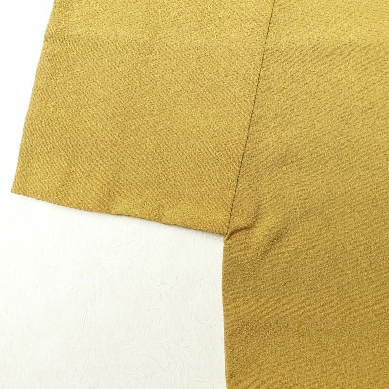 色無地 良品 一つ紋付き 縮緬 正絹 共八掛 身丈165cm 裄丈67cm 無地 袷仕立て 黄・黄土色_画像12