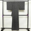 大島紬 良品 本場奄美大島 証紙あり 正絹 身丈161cm 裄丈64cm 幾何学柄・抽象柄 袷仕立て 黒_画像2