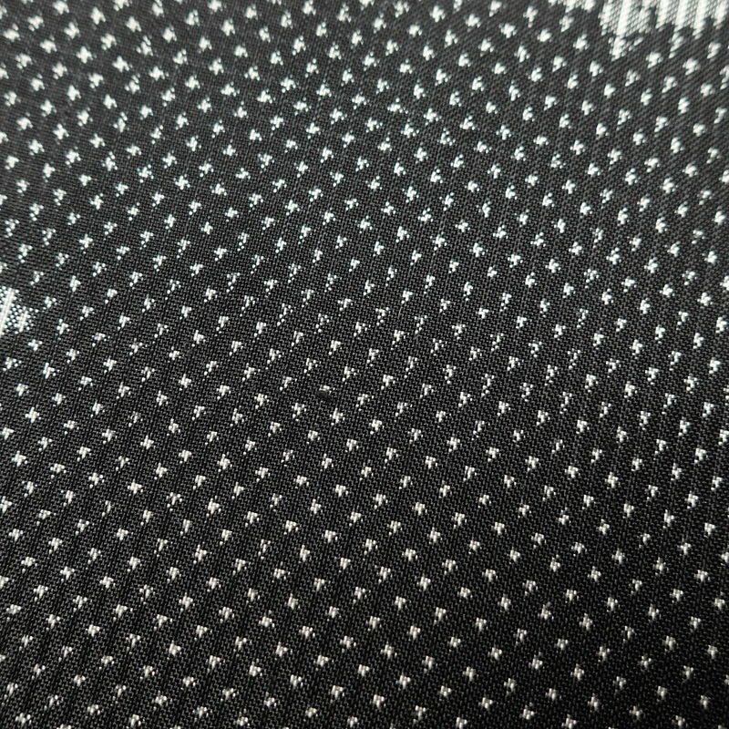 大島紬 良品 本場奄美大島 証紙あり 正絹 身丈161cm 裄丈64cm 幾何学柄・抽象柄 袷仕立て 黒_画像7