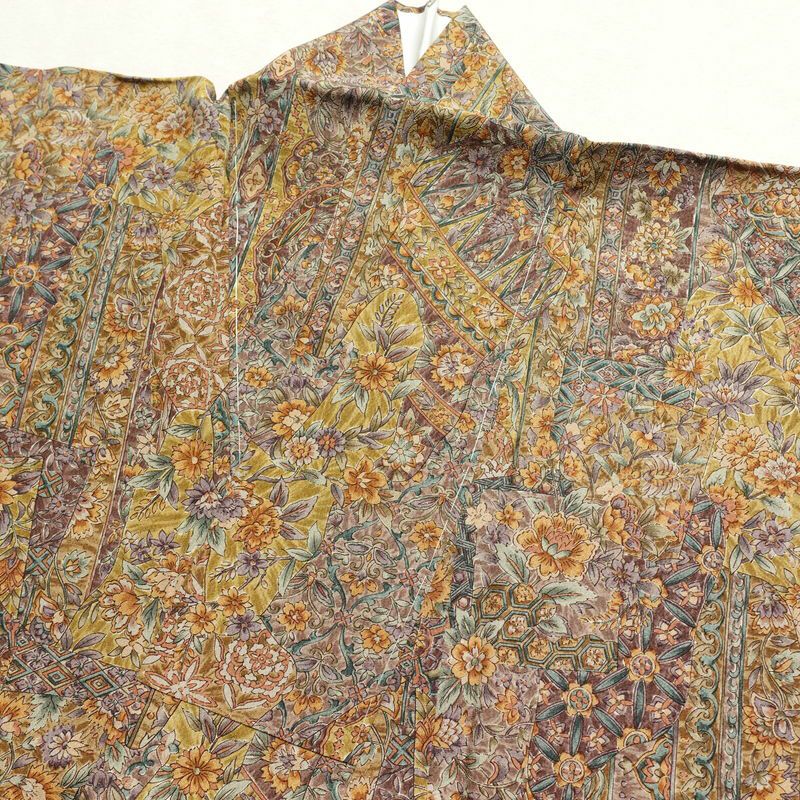 小紋 美品 しつけ糸付き 縮緬 正絹 幾何学柄・抽象柄 身丈160cm 裄丈67.5cm 袷仕立て 多色使い_画像20