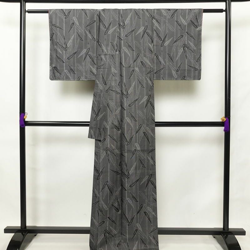 紬 美品 しつけ糸付き 正絹 木の葉・植物柄 身丈164.5cm 裄丈66.5cm 袷仕立て グレー_画像2