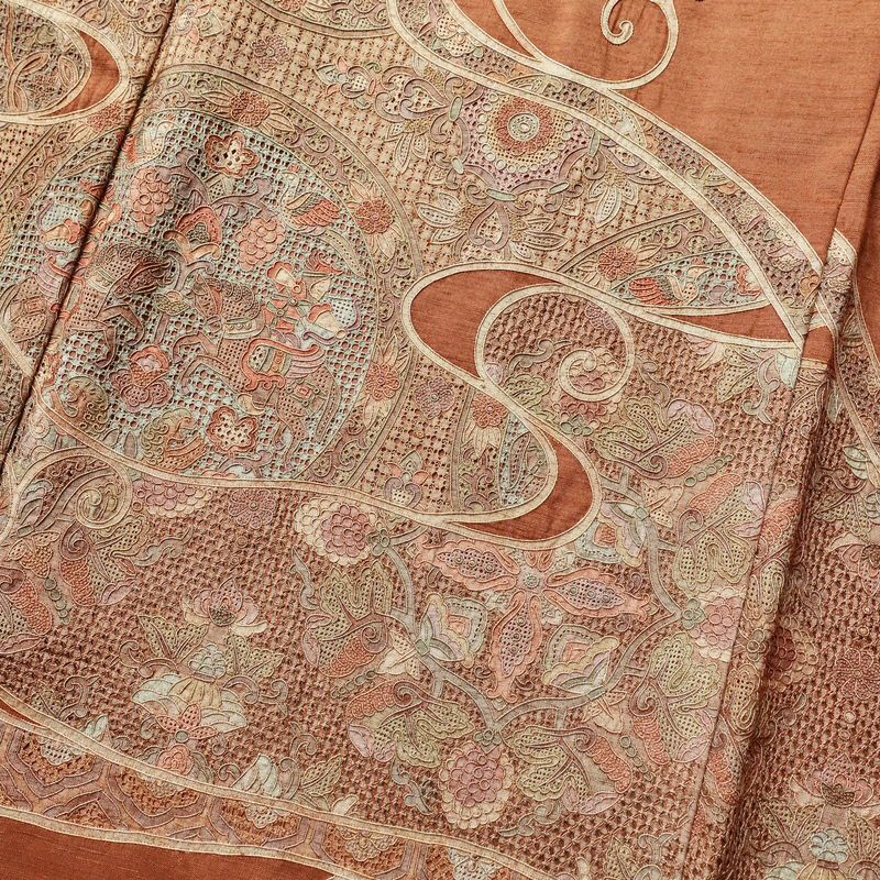 訪問着 紬地 良品 スワトウ刺繍 一つ紋付き 身丈164cm 裄丈66.5cm 正絹 幾何学柄・抽象柄 袷仕立て 茶_画像6