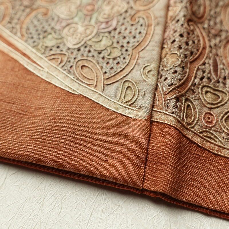 訪問着 紬地 良品 スワトウ刺繍 一つ紋付き 身丈164cm 裄丈66.5cm 正絹 幾何学柄・抽象柄 袷仕立て 茶_画像14