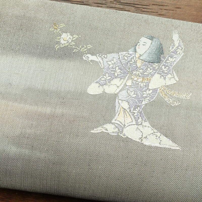 袋帯 太鼓柄 由水人形図 フォーマル用 正絹 銀彩 人物・動物柄 グレー_画像25