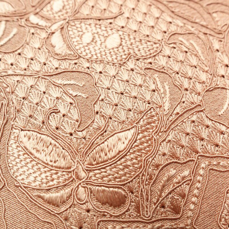 付け下げ 良品 スワトウ刺繍 しつけ糸付き 身丈152.5cm 裄丈63cm 縮緬 正絹 古典柄 袷仕立て ぼかし 小豆・エンジ_画像9