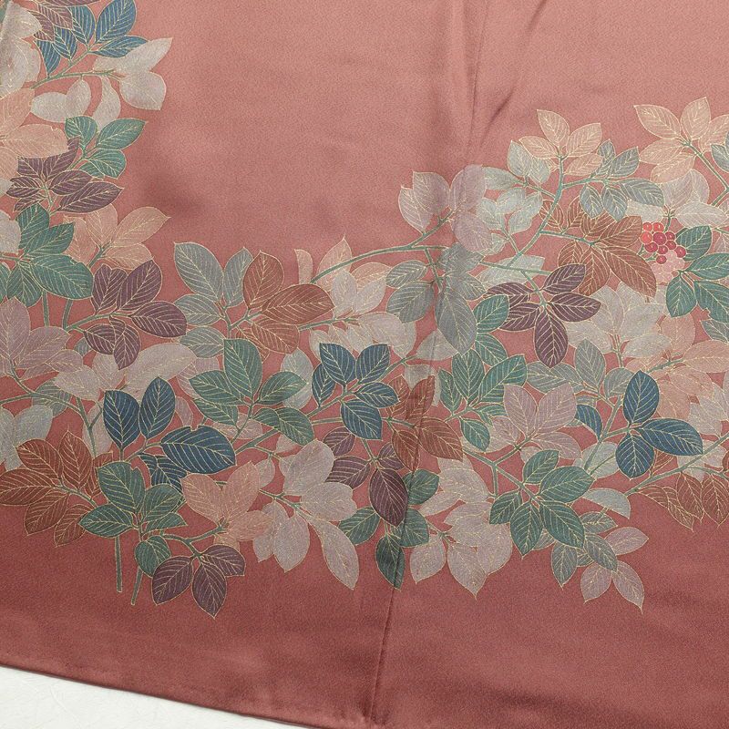 付け下げ 一つ紋付き 正絹 木の葉・植物柄 袷仕立て 身丈157cm 裄丈65cm 金彩 刺繍 小豆・エンジ_画像10