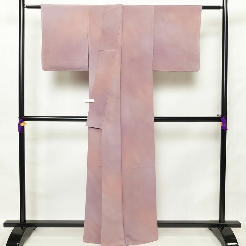 小紋 斉藤三才 落款入り しつけ糸付き 一つ紋付き 縮緬 正絹 その他の柄 袷仕立て 身丈163cm 裄丈63cm 紫・藤色_画像2