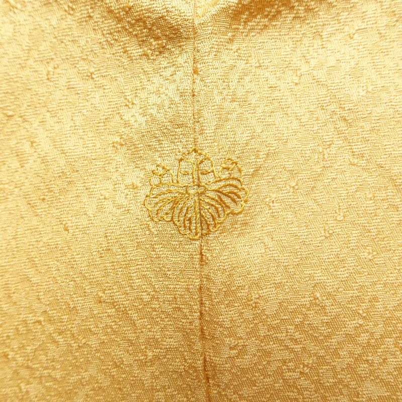 色無地 美品 しつけ糸付き 一つ紋付き 正絹 無地 袷仕立て 身丈156.5cm 裄丈66.5cm 着物 黄・黄土色_画像19