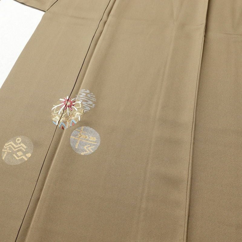 付け下げ 正絹 一つ紋付き 金彩 古典柄 袷仕立て 身丈159.5cm 裄丈65cm 刺繍 附下 着物 黄・黄土色_画像5