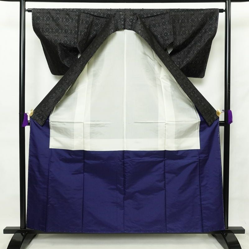 大島紬 良品 証紙あり しつけ糸付き 正絹 幾何学柄・抽象柄 袷仕立て 身丈161cm 裄丈63.5cm 黒_画像3