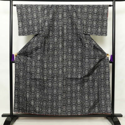 紬 良品 しつけ糸付き 正絹 幾何学柄・抽象柄 袷仕立て 身丈158.5cm 裄丈63.5cm 着物 黒
