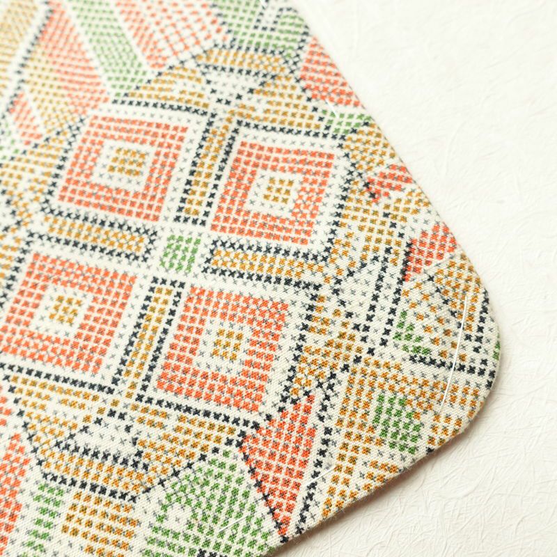 小紋 紬地 良品 しつけ糸付き 正絹 幾何学柄・抽象柄 袷仕立て 身丈160cm 裄丈64cm 多色使い_画像12