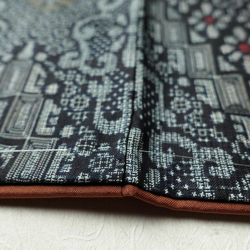 紬 良品 しつけ糸付き 正絹 幾何学柄・抽象柄 袷仕立て 身丈157cm 裄丈66.5cm 紬着物 青・紺_画像10