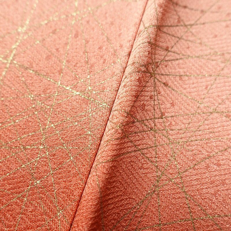 付け下げ 良品 綸子 正絹 蝶・昆虫柄 袷仕立て 身丈160.5cm 裄丈64.5cm 刺繍 金糸 金彩 蝶 ピンク_画像8