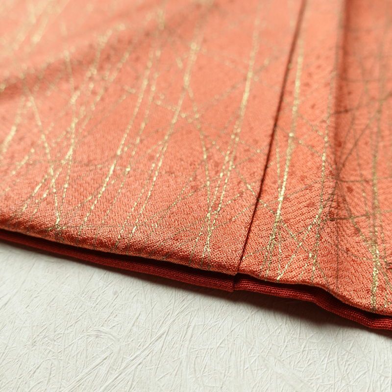 付け下げ 良品 綸子 正絹 蝶・昆虫柄 袷仕立て 身丈160.5cm 裄丈64.5cm 刺繍 金糸 金彩 蝶 ピンク_画像9