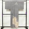 付け下げ 和田光正 落款入り 一つ紋付き 正絹 人物・動物柄 袷仕立て 身丈156.5cm 裄丈66.5cm 箔 鶴 附下 グレー_画像2