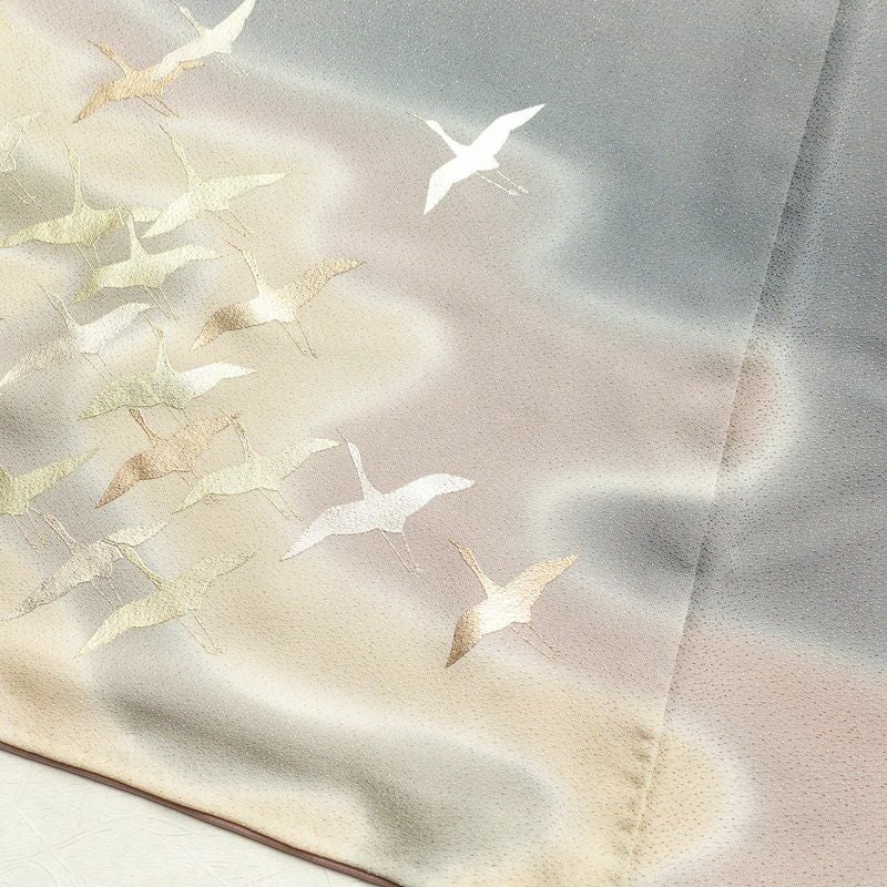 付け下げ 和田光正 落款入り 一つ紋付き 正絹 人物・動物柄 袷仕立て 身丈156.5cm 裄丈66.5cm 箔 鶴 附下 グレー_画像10