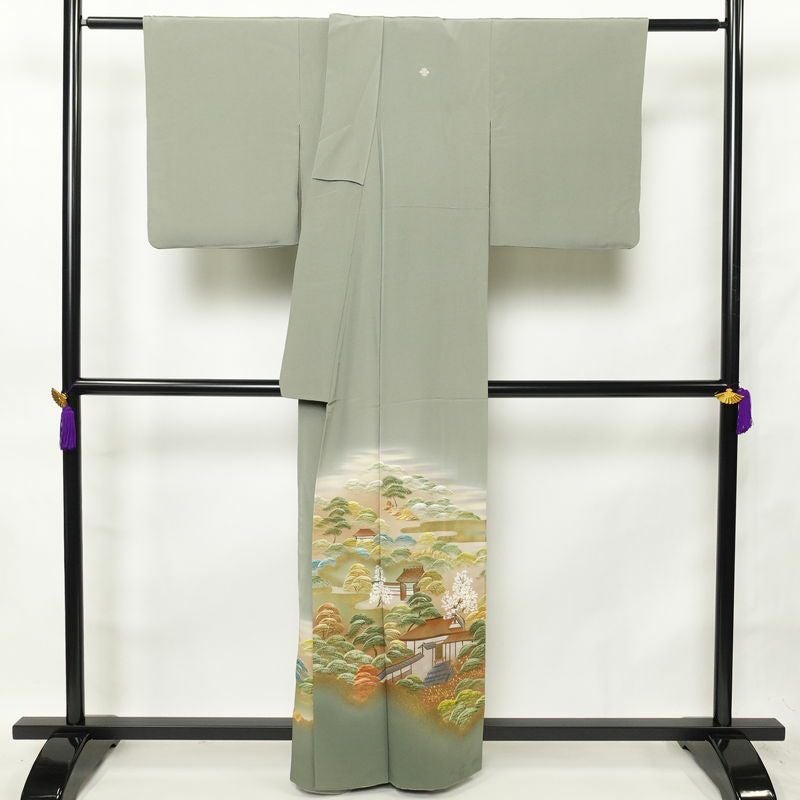 色留袖 良品 落款入り 五つ紋付き 縮緬 正絹 風景柄 袷仕立て 身丈159.5cm 裄丈65.5cm 箔 着物 緑・うぐいす色_画像2