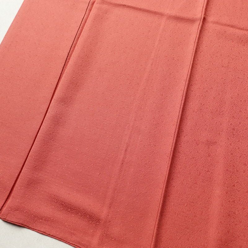 色無地 良品 一つ紋付き 正絹 無地 袷仕立て 身丈155cm 裄丈65.5cm 一部しつけ糸付き 着物 赤・朱_画像4