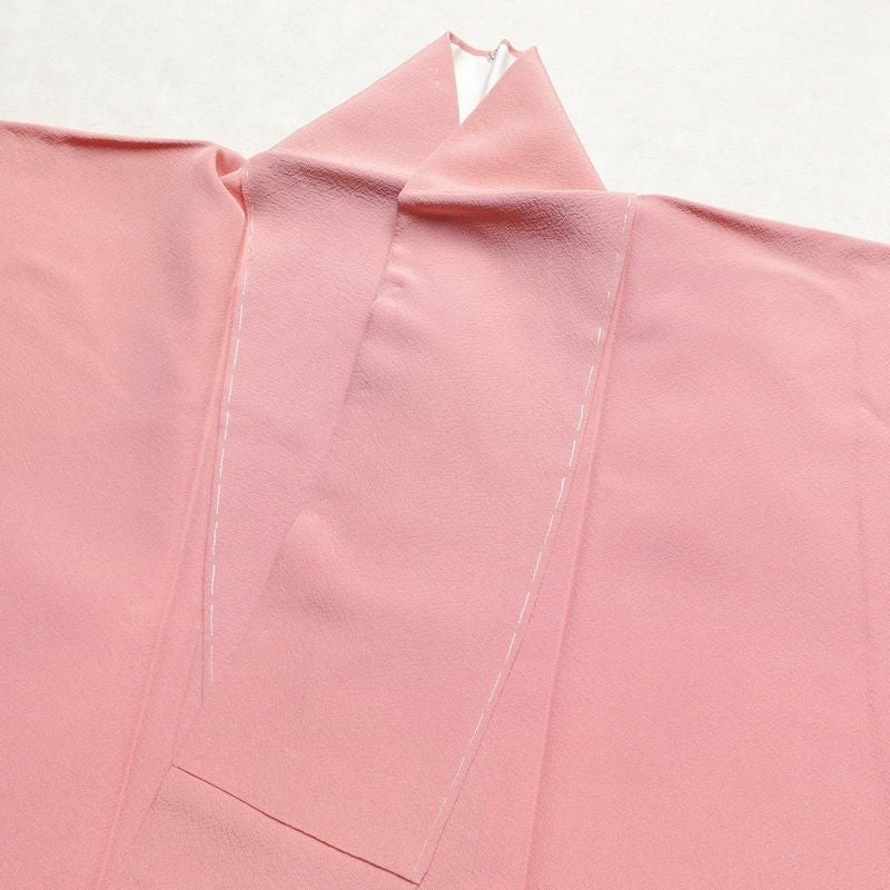 色無地 良品 しつけ糸付き 縮緬 一つ紋付き 正絹 無地 袷仕立て 身丈157.5cm 裄丈64.5cm 着物 ピンク_画像15