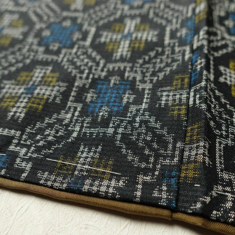 紬 しつけ糸付き 正絹 幾何学柄・抽象柄 袷仕立て 身丈154cm 裄丈66cm 紬着物 青・紺_画像9