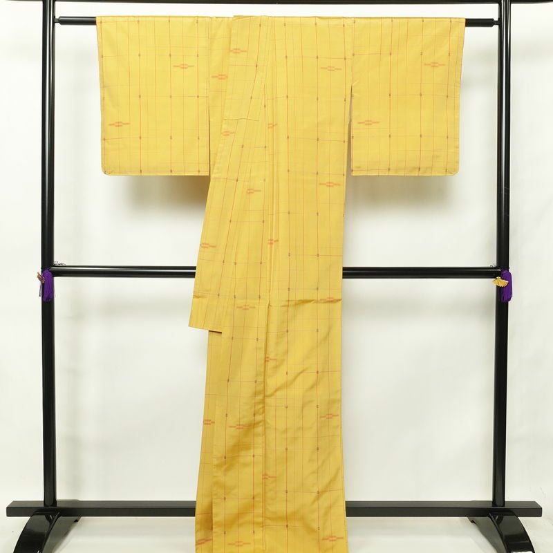 紬 正絹 チェック・格子柄 袷仕立て 身丈174cm 裄丈68cm 一部しつけ糸付き 黄・黄土色_画像2