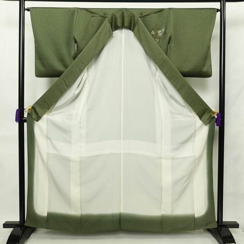 付け下げ 良品 一つ紋付き 正絹 古典柄 袷仕立て 身丈162cm 裄丈65.5cm 箔 刺繍 金彩 附下 着物 緑・うぐいす色_画像3