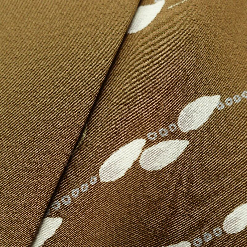 小紋 縮緬 正絹 木の葉・植物柄 袷仕立て 身丈169.5cm 裄丈71cm 小紋着物 黄・黄土色_画像7