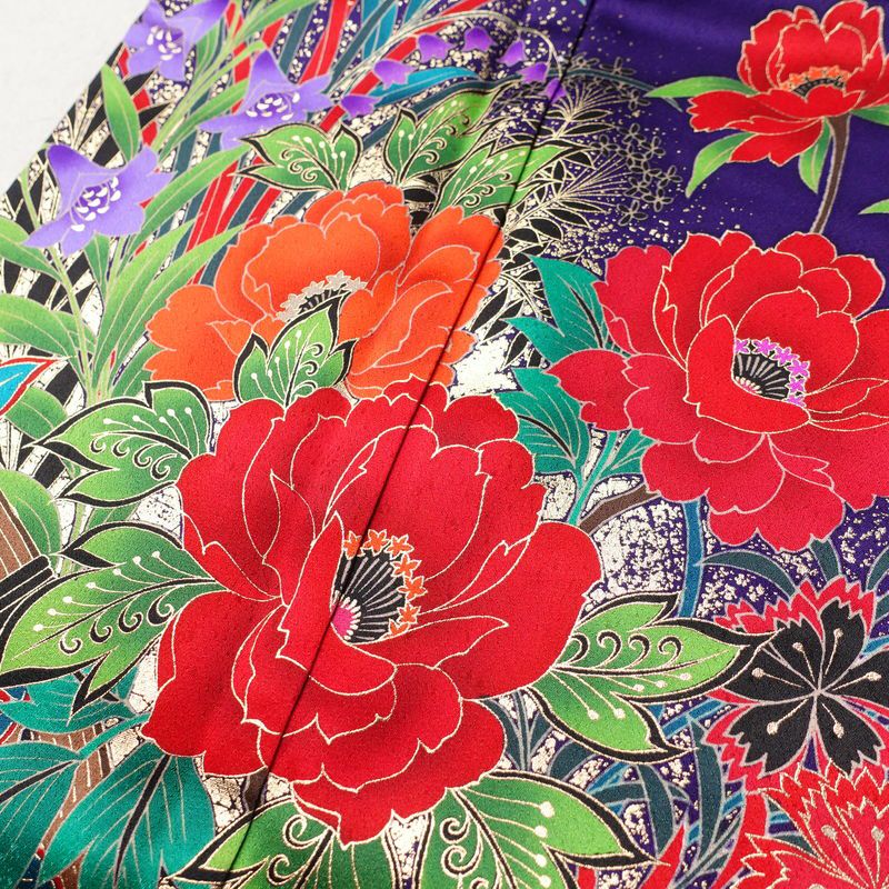 振袖 良品 正絹 花柄 袷仕立て 身丈164cm 裄丈68cm 箔 成人式 着物 紫・藤色_画像6