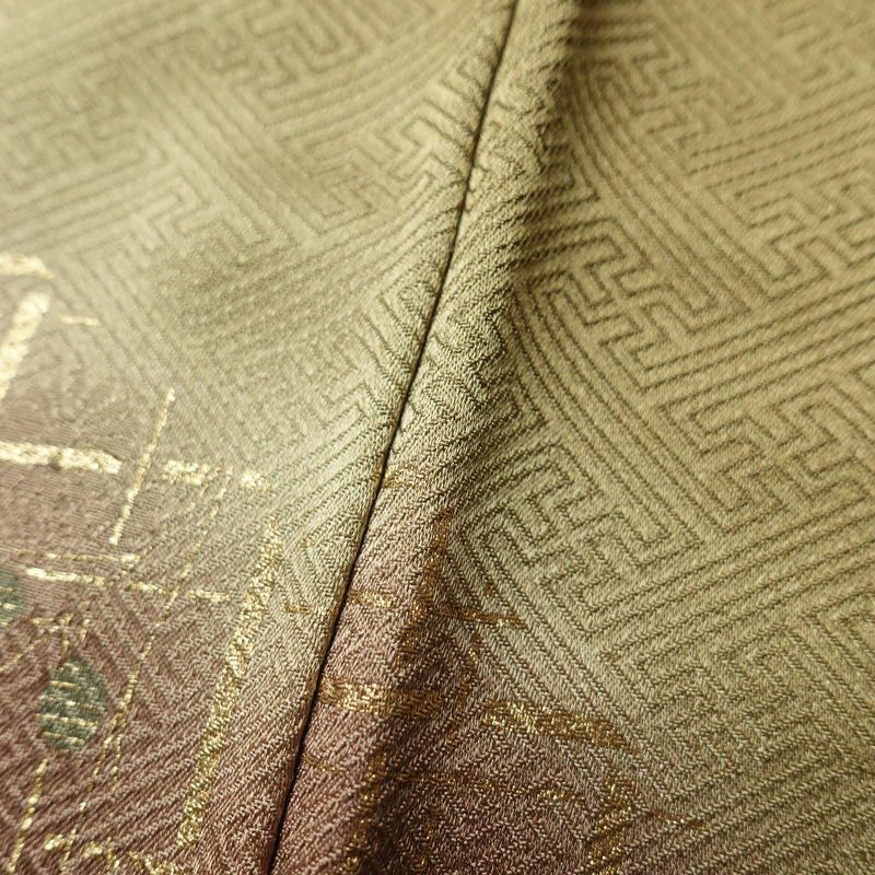 付け下げ 正絹 袷仕立て 身丈165.5cm 裄丈69.5cm 箔 刺繍 一部しつけ糸付き 金彩 附下 着物 木の葉・植物柄 黄・黄土色_画像9