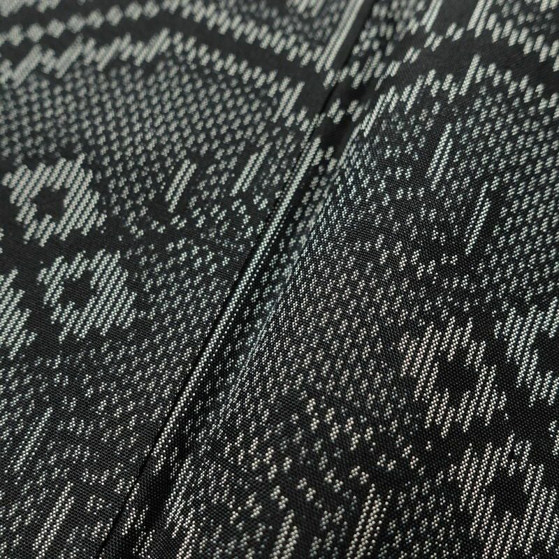 紬 良品 正絹 幾何学柄・抽象柄 袷仕立て 身丈155.5cm 裄丈65cm 紬着物 グレー_画像7