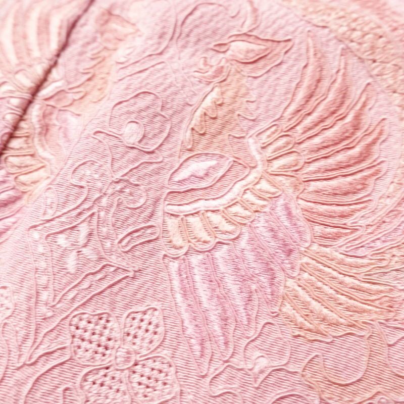 付け下げ 良品 スワトウ刺繍 縮緬 一つ紋付き 正絹 幾何学柄・抽象柄 袷仕立て 身丈164.5cm 裄丈67cm 一部しつけ糸付き 附下 着物 ピンク_画像6