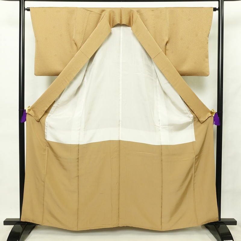 色無地 一つ紋付き 正絹 木の葉・植物柄 袷仕立て 身丈161.5cm 裄丈64cm 着物 黄・黄土色_画像3