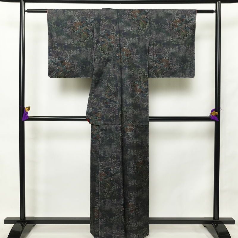 大島紬 美品 証紙あり しつけ糸付き 古代染色純泥染 正絹 風景柄 袷仕立て 身丈160.5cm 裄丈65cm 小紋柄 青・紺_画像2