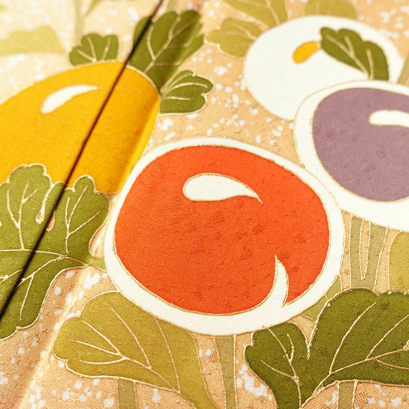 訪問着 落款入り 作家物 正絹 木の葉・植物柄 菊 梅 袷仕立て 身丈172cm 裄丈68.5cm 金彩 多色使い_画像9