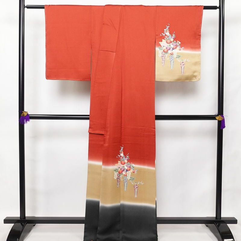 付け下げ しつけ糸付き 綸子 正絹 袷仕立て 身丈171cm 裄丈65.5cm 着物 附下 赤・朱_画像2