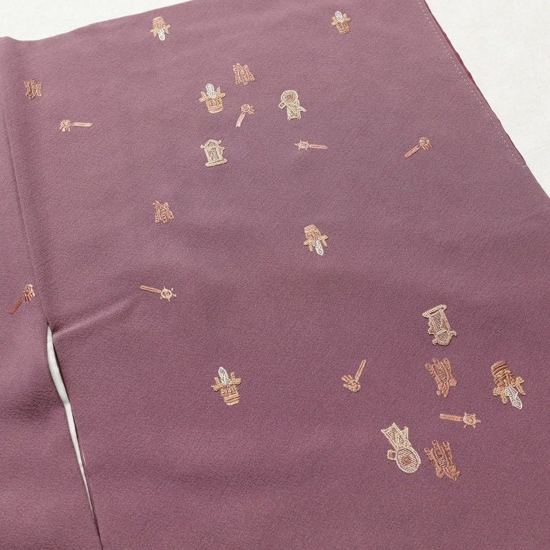 小紋 相良刺繍 縮緬 正絹 幾何学柄・抽象柄 袷仕立て 身丈158.5cm 裄丈64cm 刺繍 紫・藤色_画像10