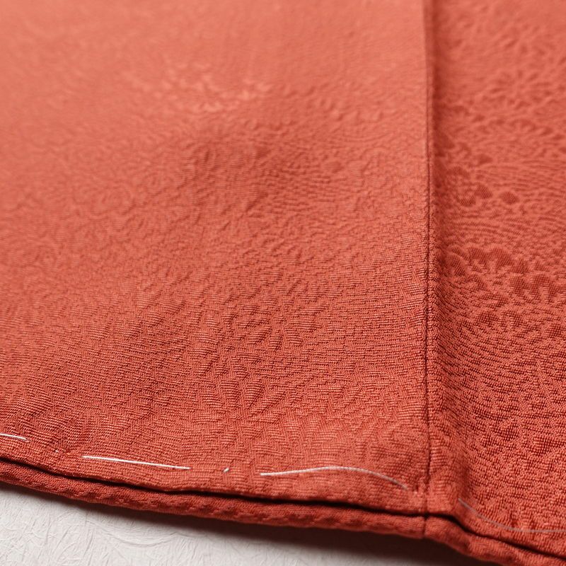 色無地 美品 しつけ糸付き 一つ紋付き 正絹 木の葉・植物柄 袷仕立て 身丈168.5cm 裄丈68cm 着物 赤・朱_画像9