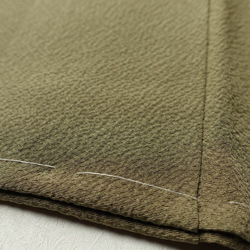 色無地 良品 落款入り しつけ糸付き 縮緬 一つ紋付き 正絹 無地 袷仕立て 身丈167cm 裄丈66cm 着物 緑・うぐいす色_画像9