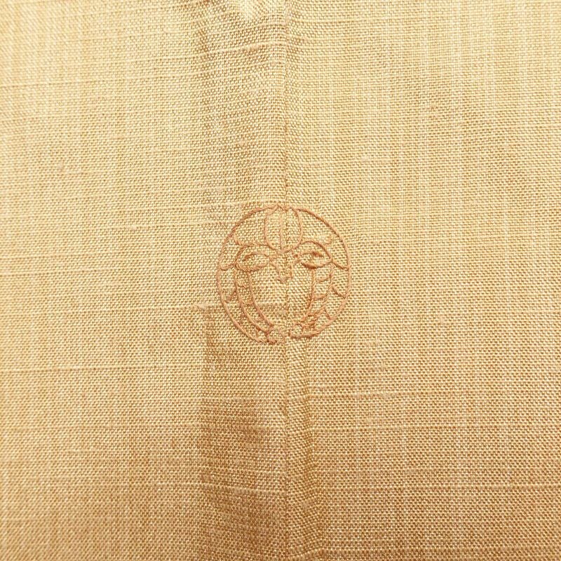 単衣 良品 色無地 紬地 一つ紋付き 正絹 無地 単衣仕立て 身丈156cm 裄丈64cm 紬生地 着物 黄・黄土色_画像19