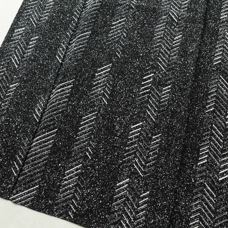 単衣 良品 着物 小紋 縮緬 正絹 幾何学柄・抽象柄 単衣仕立て 身丈157.5cm 裄丈66.5cm 黒_画像4