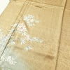 付け下げ 良品 綸子 正絹 花柄 袷仕立て 身丈163cm 裄丈68.5cm 銀彩 附下 着物 黄・黄土色_画像6